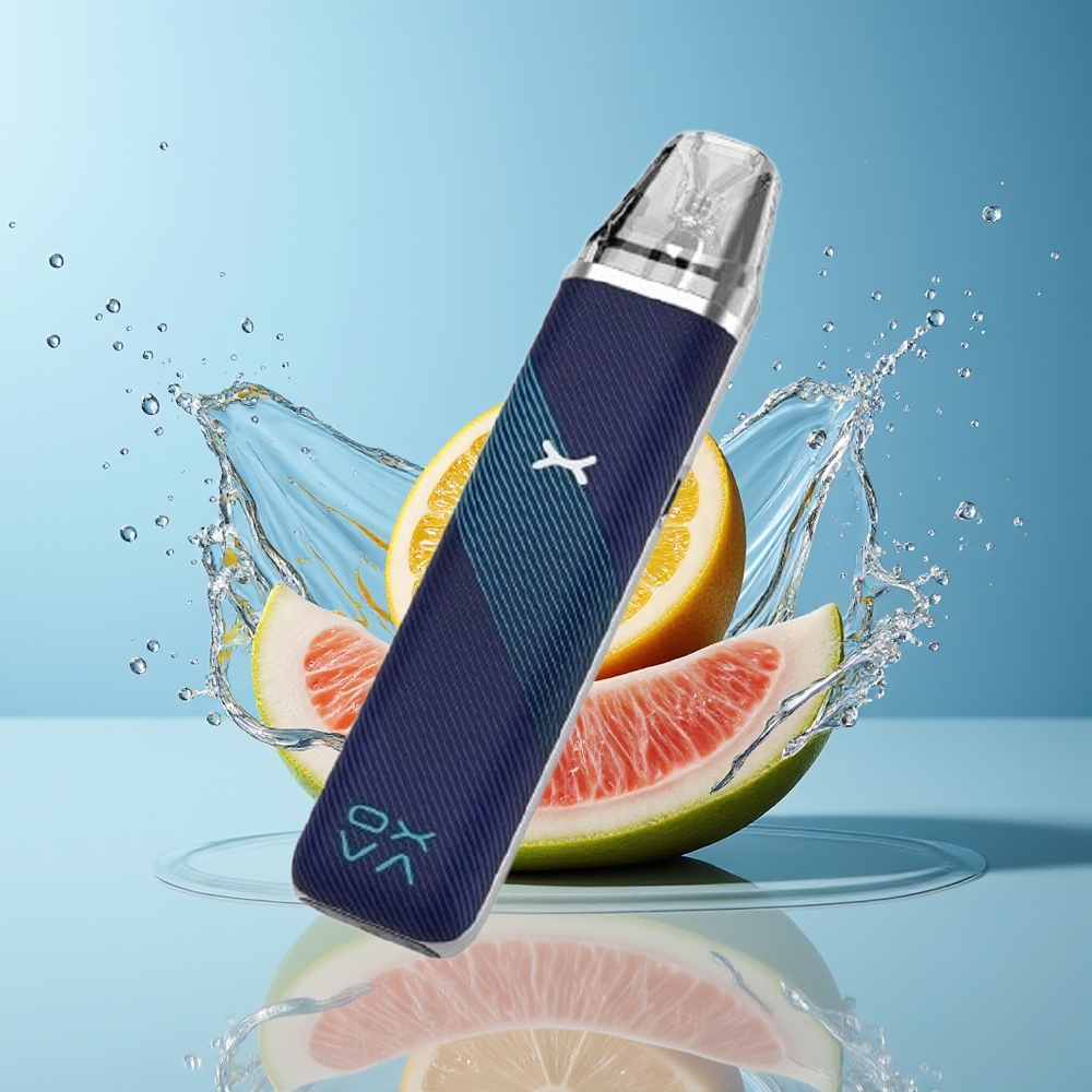 Oxva Xlim Go Dansk Engros med 30W, RGB-batteriindikator og 1000mAh batteri i stribet blå